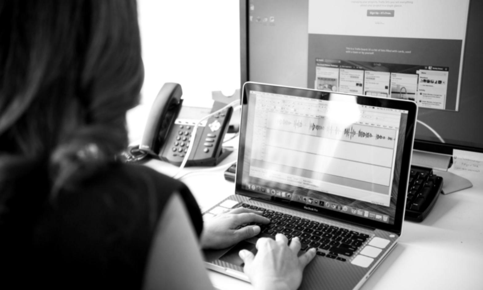 Documents de planification financière et calculatrice pour la gestion de budget
